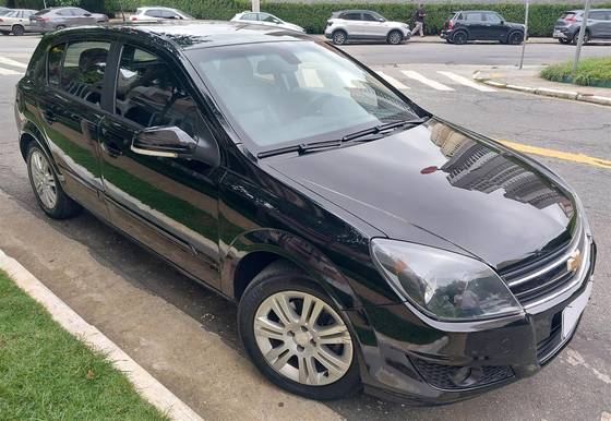 CHEVROLET VECTRA 2.0 MPFI GT HATCH 8V FLEX 4P MANUAL CHEVROLET VECTRA 2.0 MPFI GT HATCH 8V FLEX 4P MANUAL